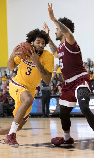 Behind Jordan Murphy, Minnesota routs Massachusetts 69-51 (Nov 24, 2017)